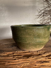 Load image into Gallery viewer, Green Pottery Bowl