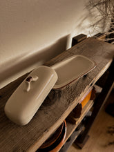 Load image into Gallery viewer, Creamy Speckled w/ Brown Butter Dish