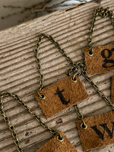 Load image into Gallery viewer, Leather Decanter Tags