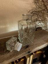 Load image into Gallery viewer, Diamond Cut Decanter