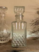 Load image into Gallery viewer, Diamond Cut Decanter