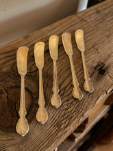Load image into Gallery viewer, 1847 Rogers Bros Silverplate Butter Spreaders, Set of 5