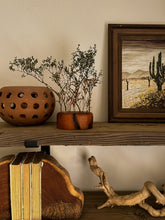 Load image into Gallery viewer, Dried Floral Frog